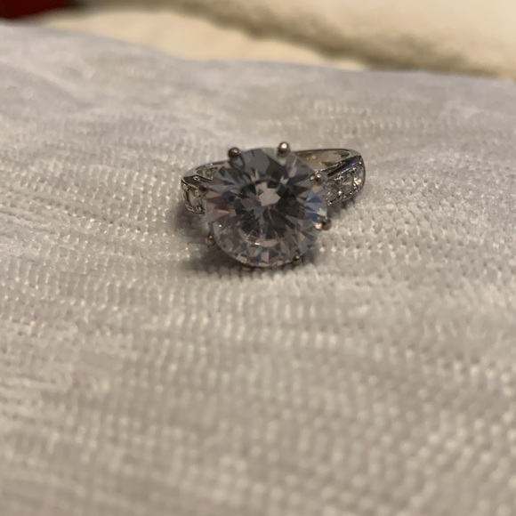 Vintage Bella Luce Simulated Diamond Ring in Sterling Silver - Picture 5 of 8